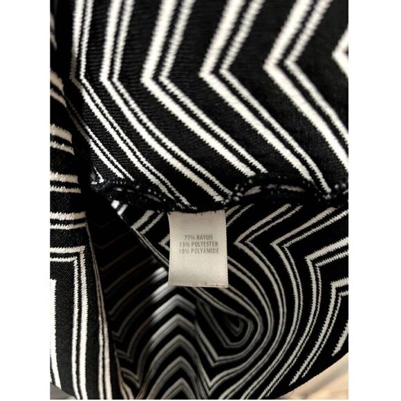 St.John Women's Asymmetric Knit Top Black White- size Medium - Picture 5 of 7